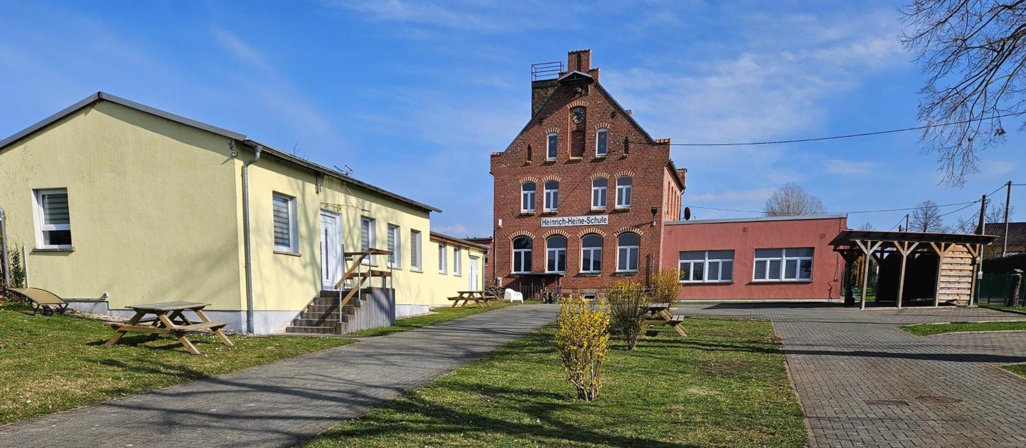 Gaestewohnung Heinrich Heine Schule Bad Dürrenberg Exterior foto